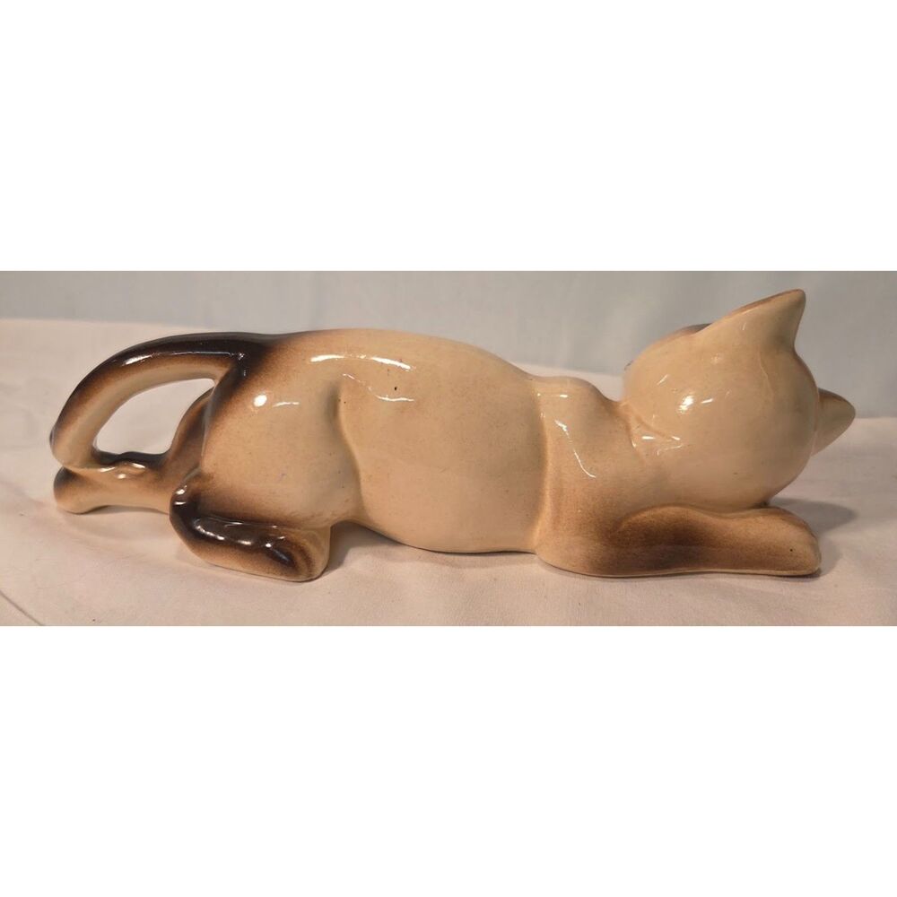 Vintage Mid Century Siamese Cat Ceramic Figurine Blue Eyes Reclining - Picture 3 of 5